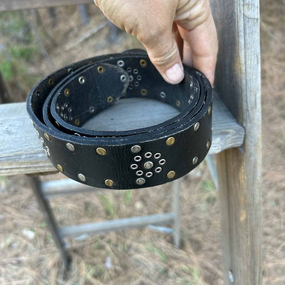 Nine West leather black flat studded belt with decorative mandala metal buckle - Picture 4 of 12